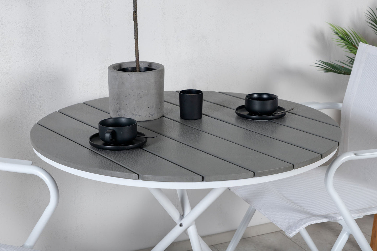 Parma - Cafébord, ø90 - Hvid/Grå+Alia Spisebordsstol - Hvid Alu / Hvid Tekstil