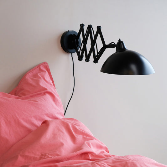 Larsen Dyberg | Futura schwarze Wandlampe mit Klapparm
