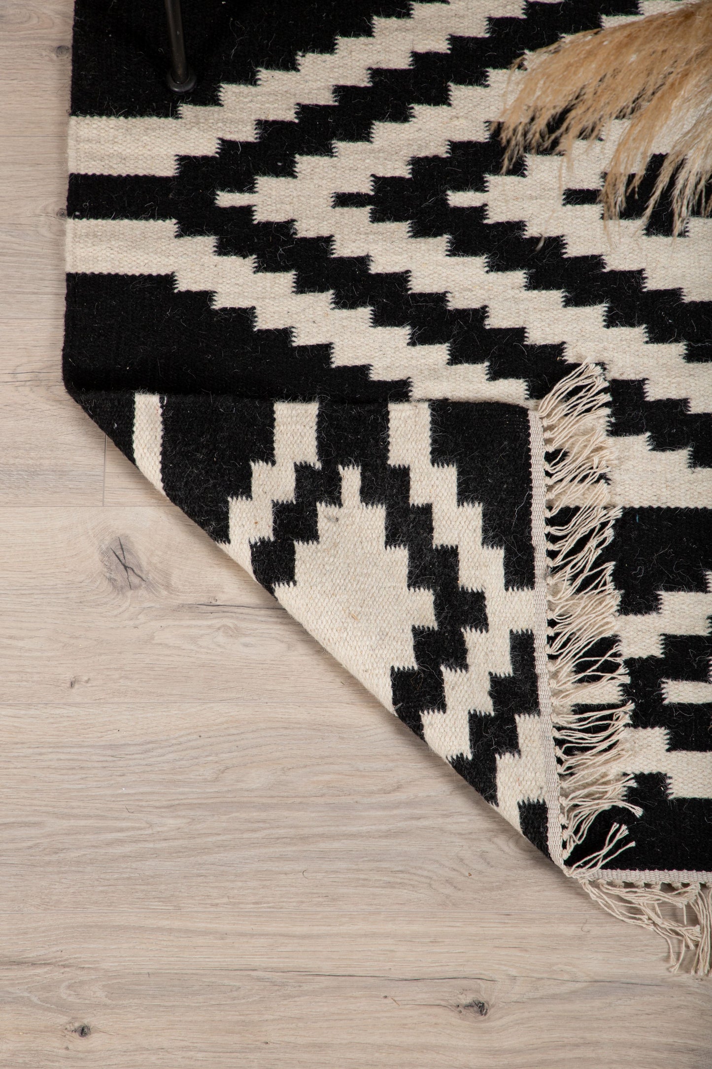Venture-Design | Teppich aus Indari-Wolle - 300*200 - Schwarz / Weiß