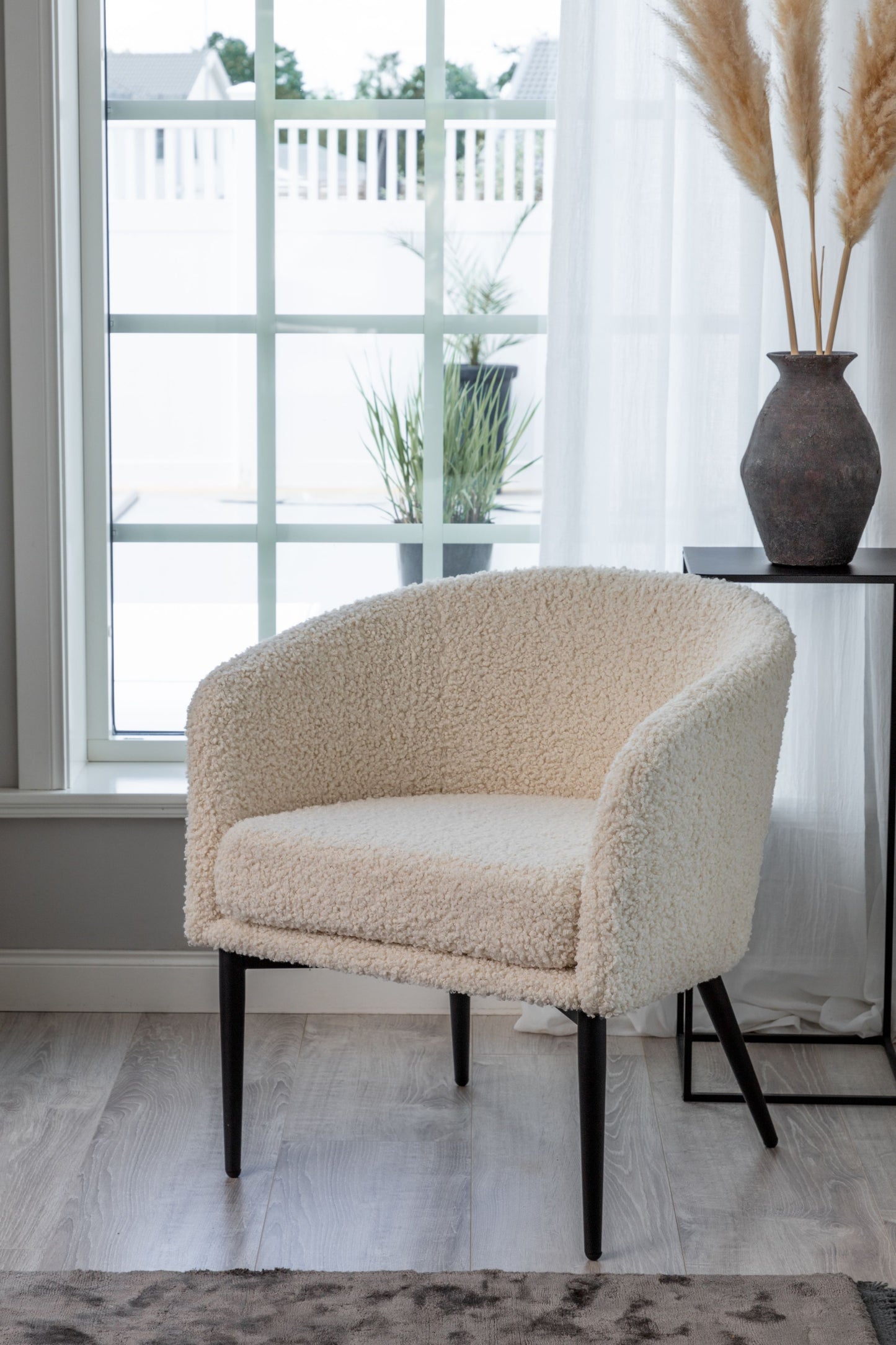 Venture-Design | Fluffy Lounge Chair - Weiß / Schwarze Beine