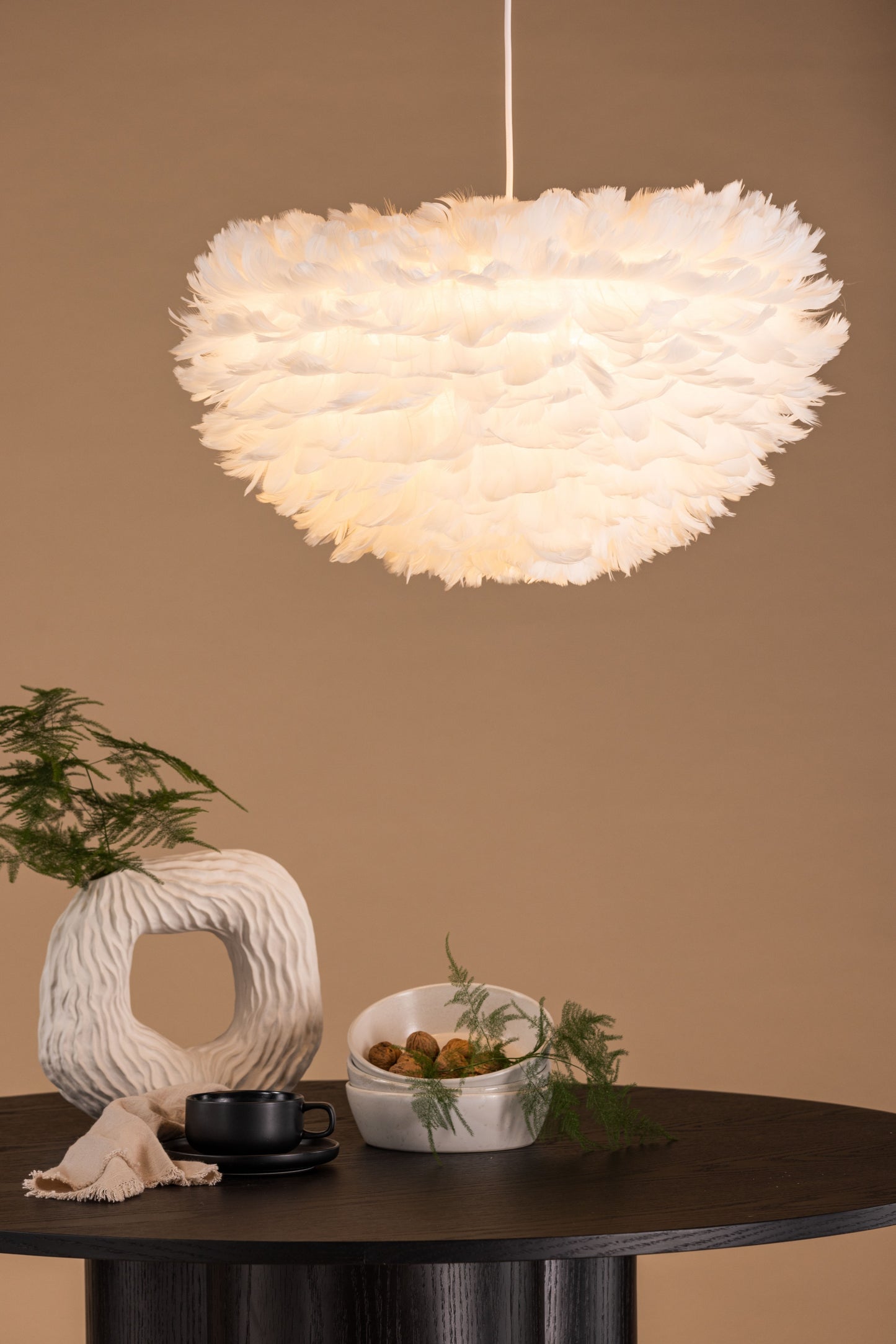 Nicola - Large - Loftlampe, Hvid artificial feather